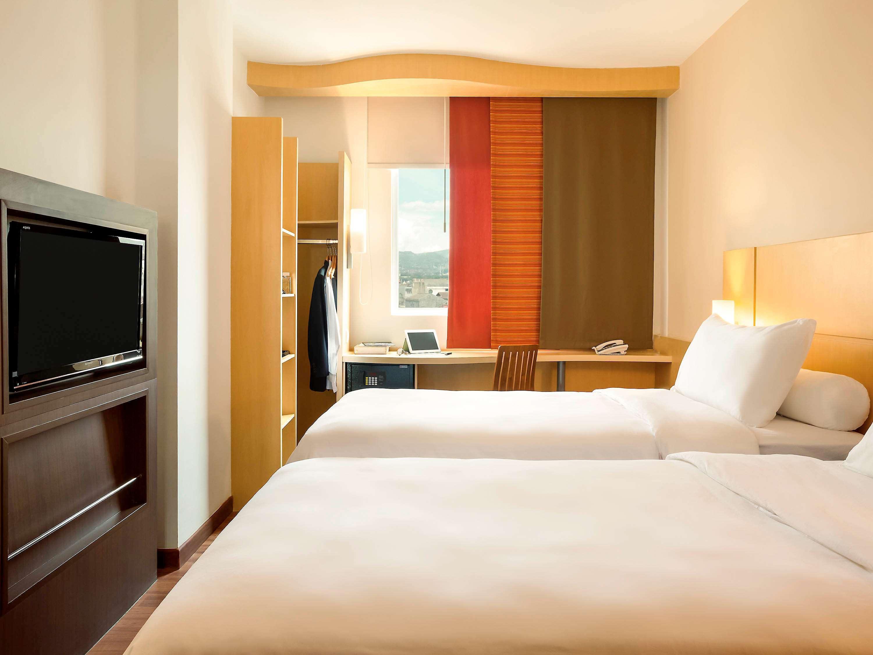 Ibis Pasteur Hotel 3*