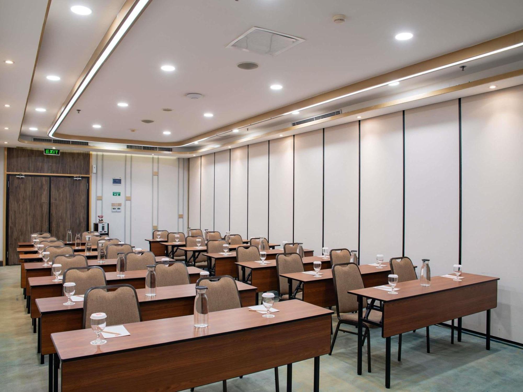 Ibis Pasteur Hotel 3*