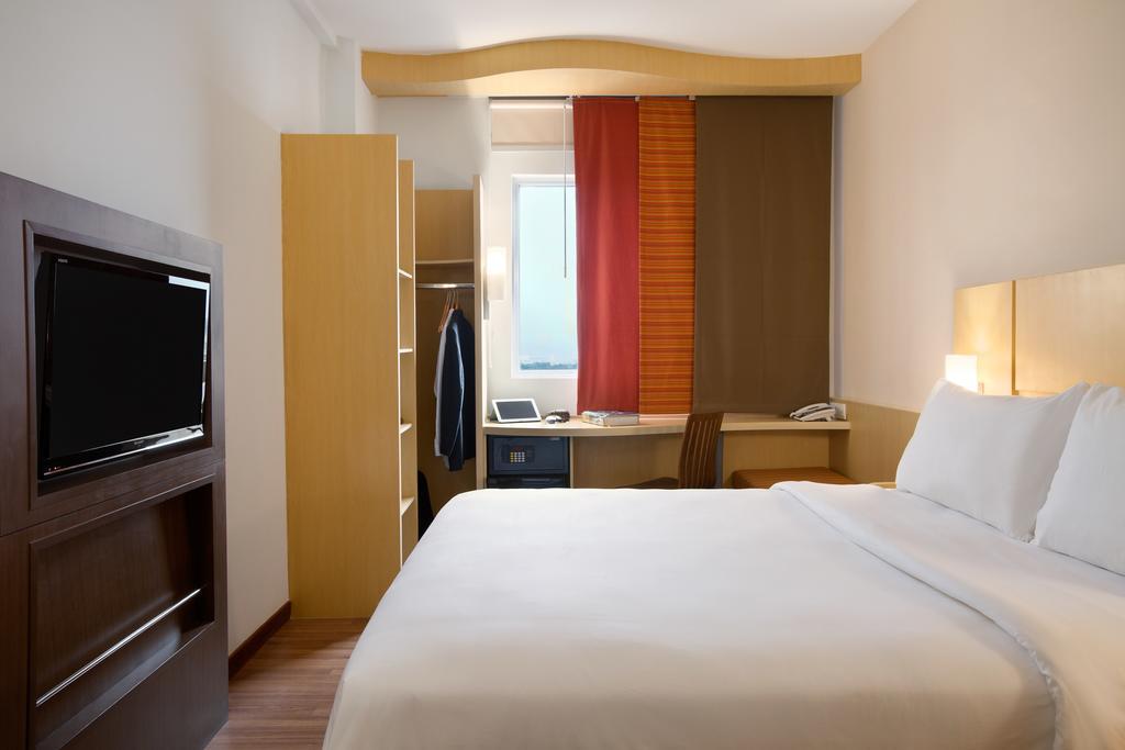 Ibis Pasteur Hotel