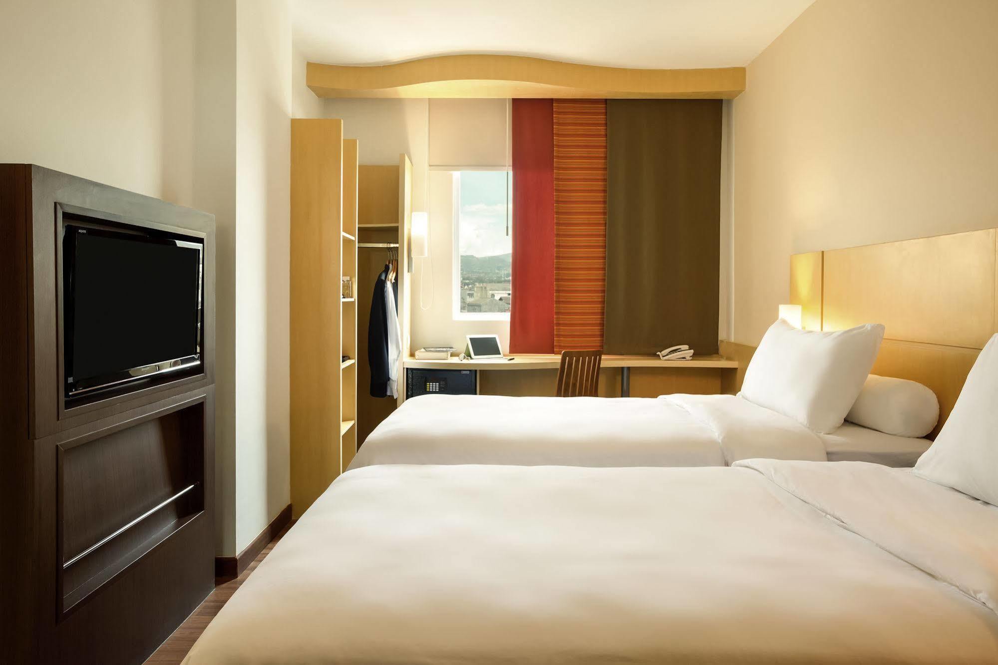 Hotel Ibis Pasteur 3*